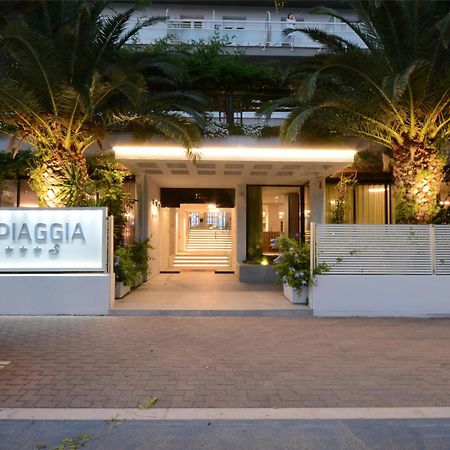 Hotel Spiaggia เปซาโร ภายนอก รูปภาพ
