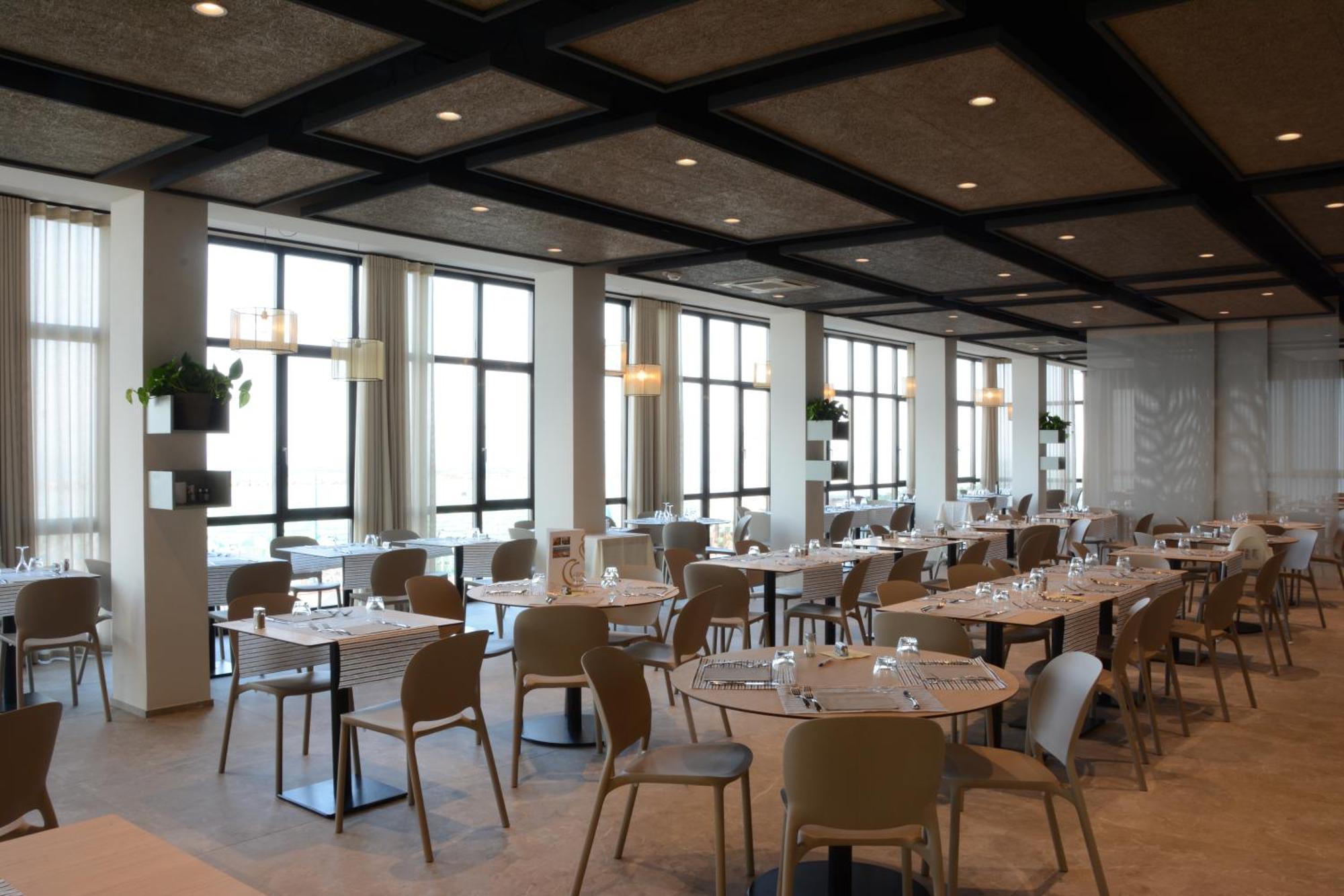 Hotel Spiaggia เปซาโร ภายนอก รูปภาพ