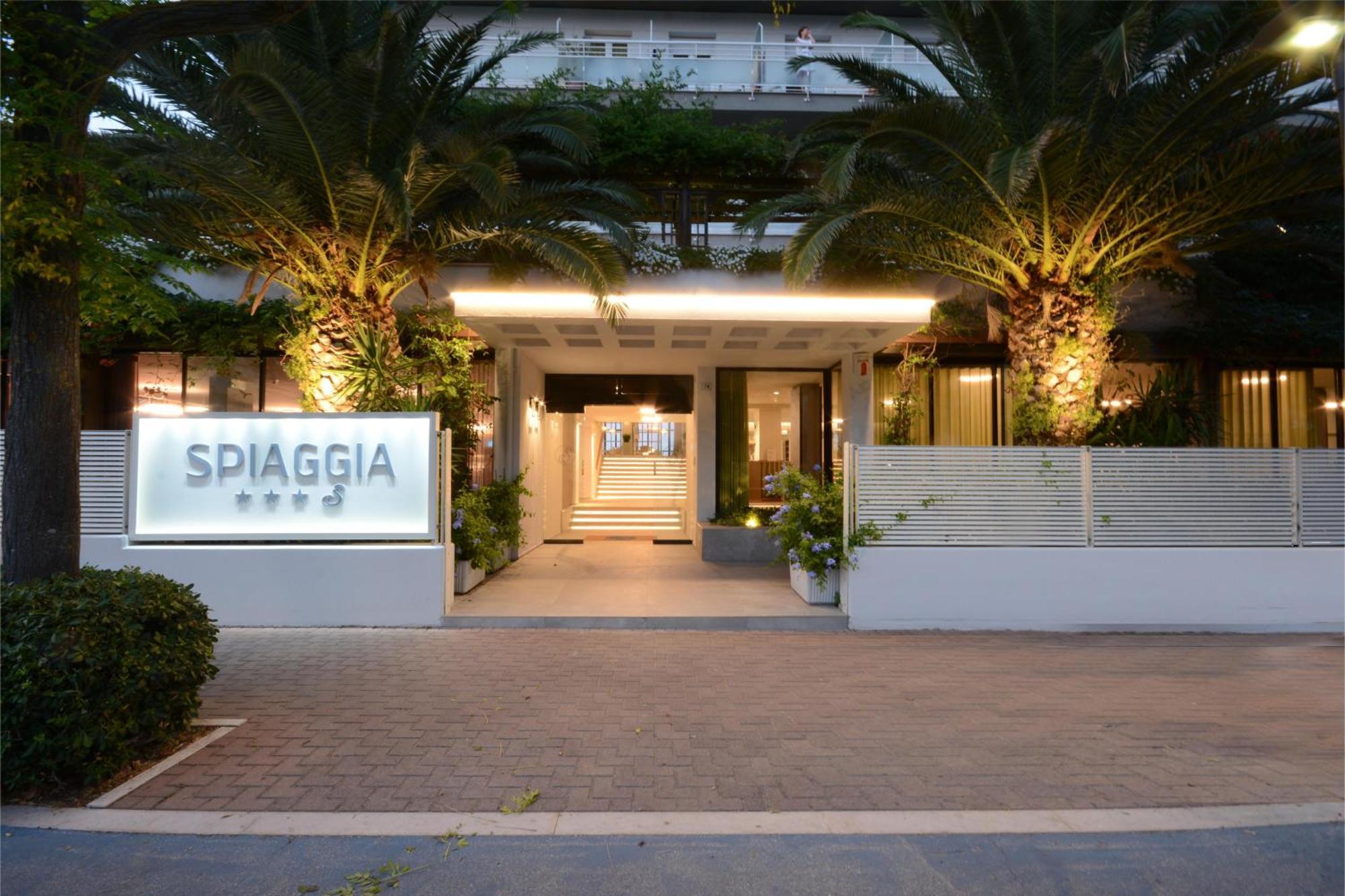 Hotel Spiaggia เปซาโร ภายนอก รูปภาพ