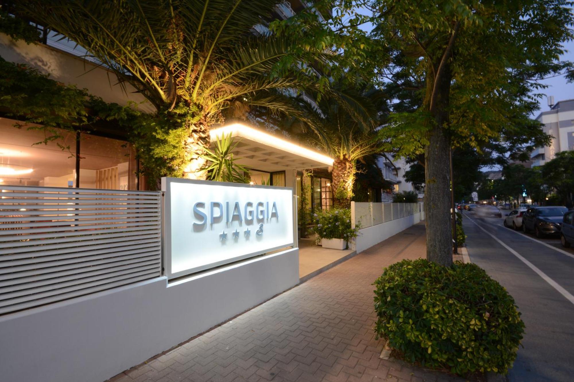Hotel Spiaggia เปซาโร ภายนอก รูปภาพ