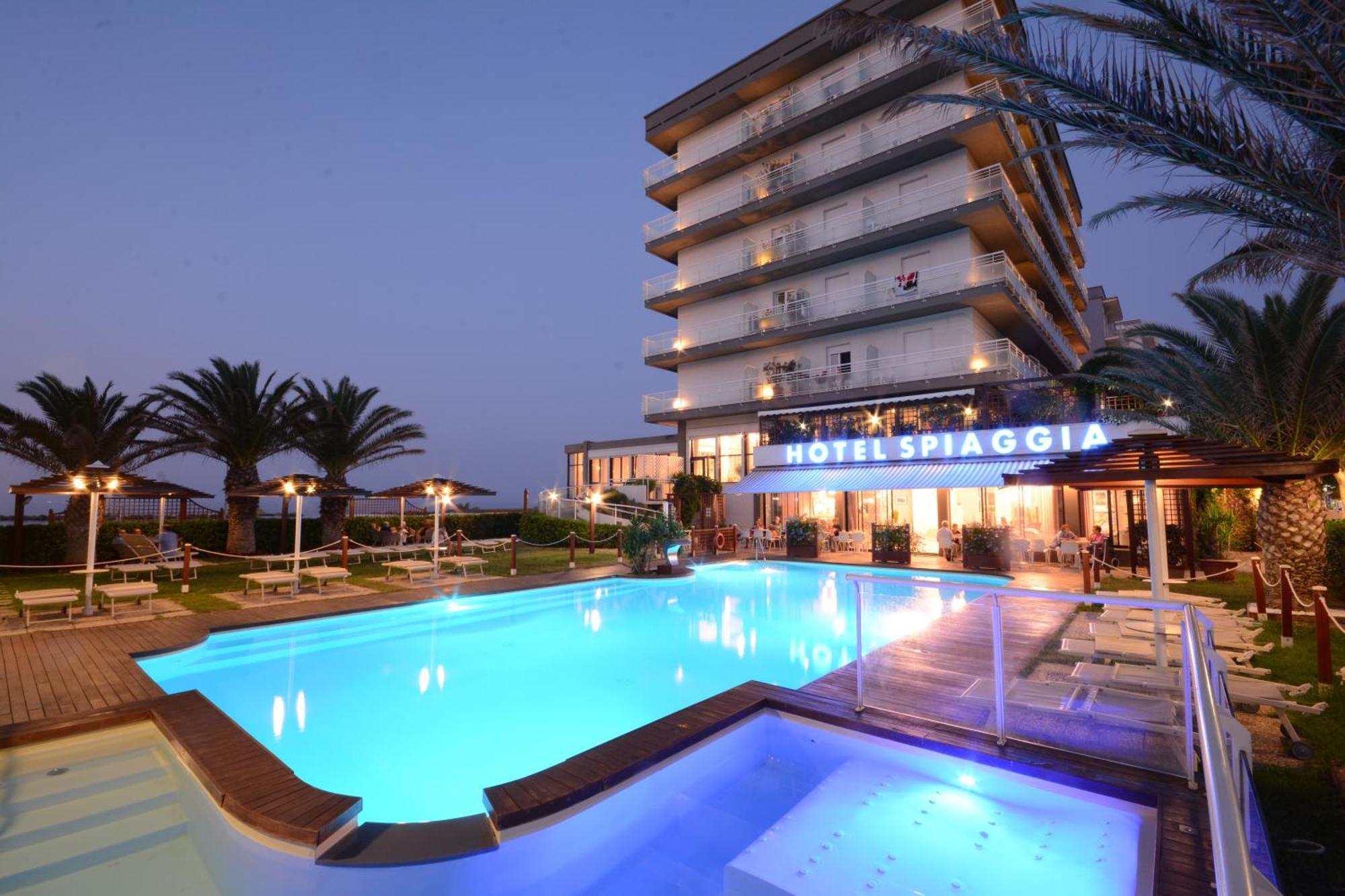 Hotel Spiaggia เปซาโร ภายนอก รูปภาพ